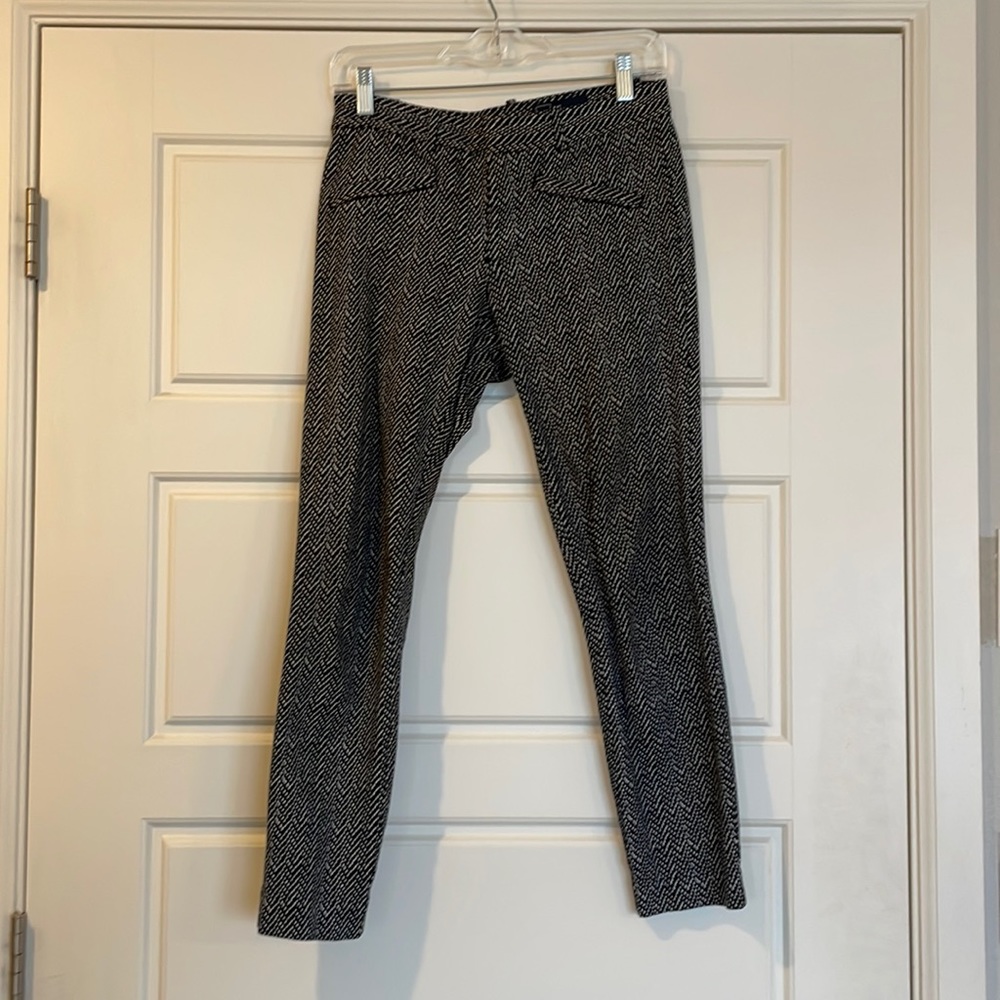Black and white subtle patterned size 2 Gap work trousers.